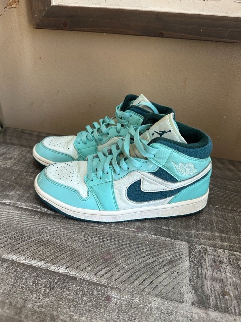 Nike Womens Air Jordan 1 Mid Turquoise Teal Shoes Sz 9.5 Sneakers DZ3745-300